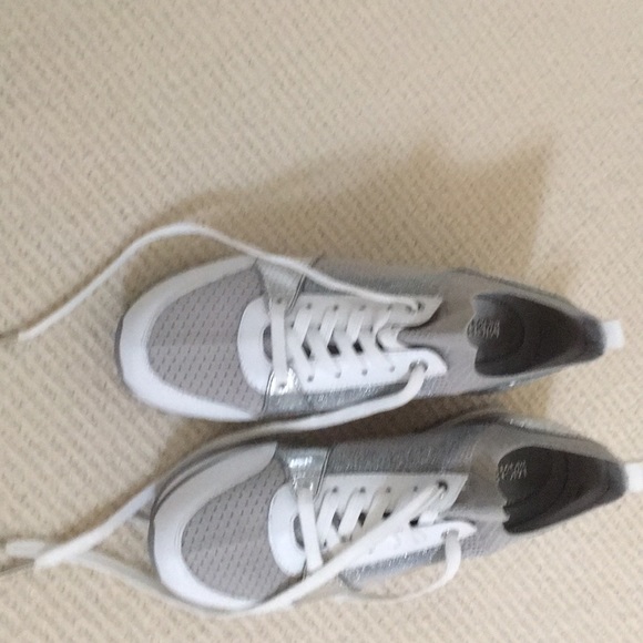 Shoes - Picture 2 of 6